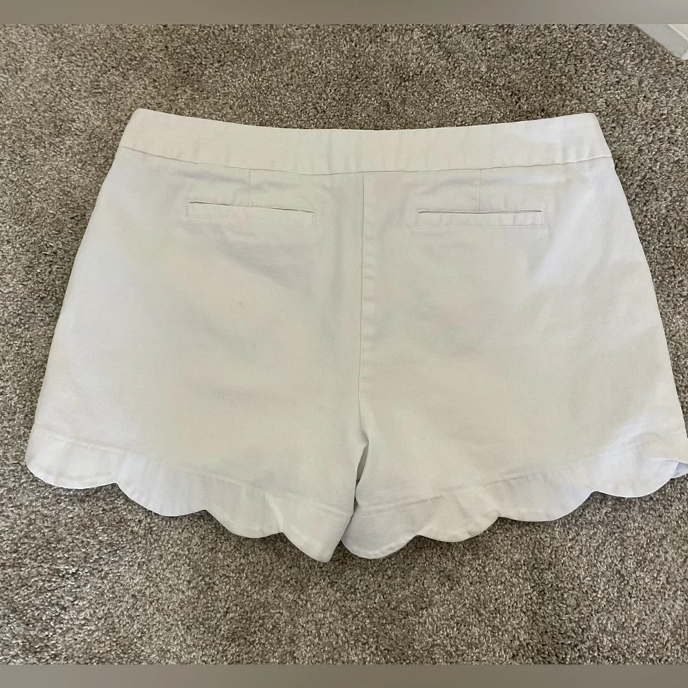 Attyre New York Scalloped Hem White Shorts 14 - Picture 2 of 4